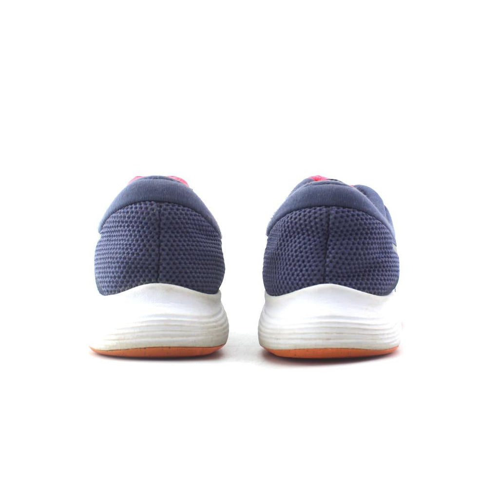 NIKE REVOLUTION 4