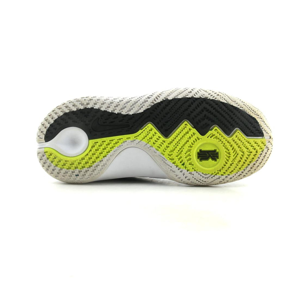 NIKE  KYRIE FLYTRAP