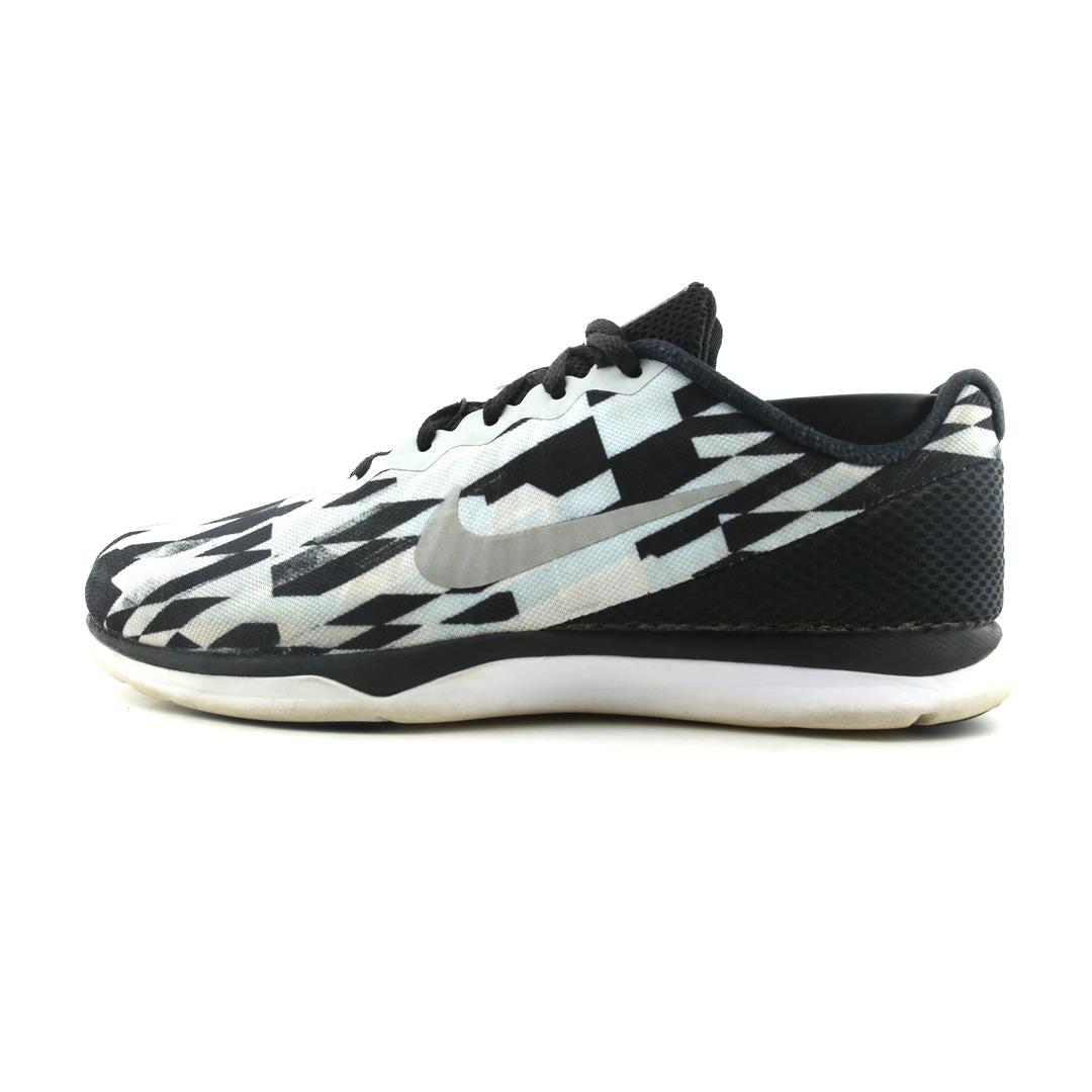 NIKE  IN SEASON TR 6
