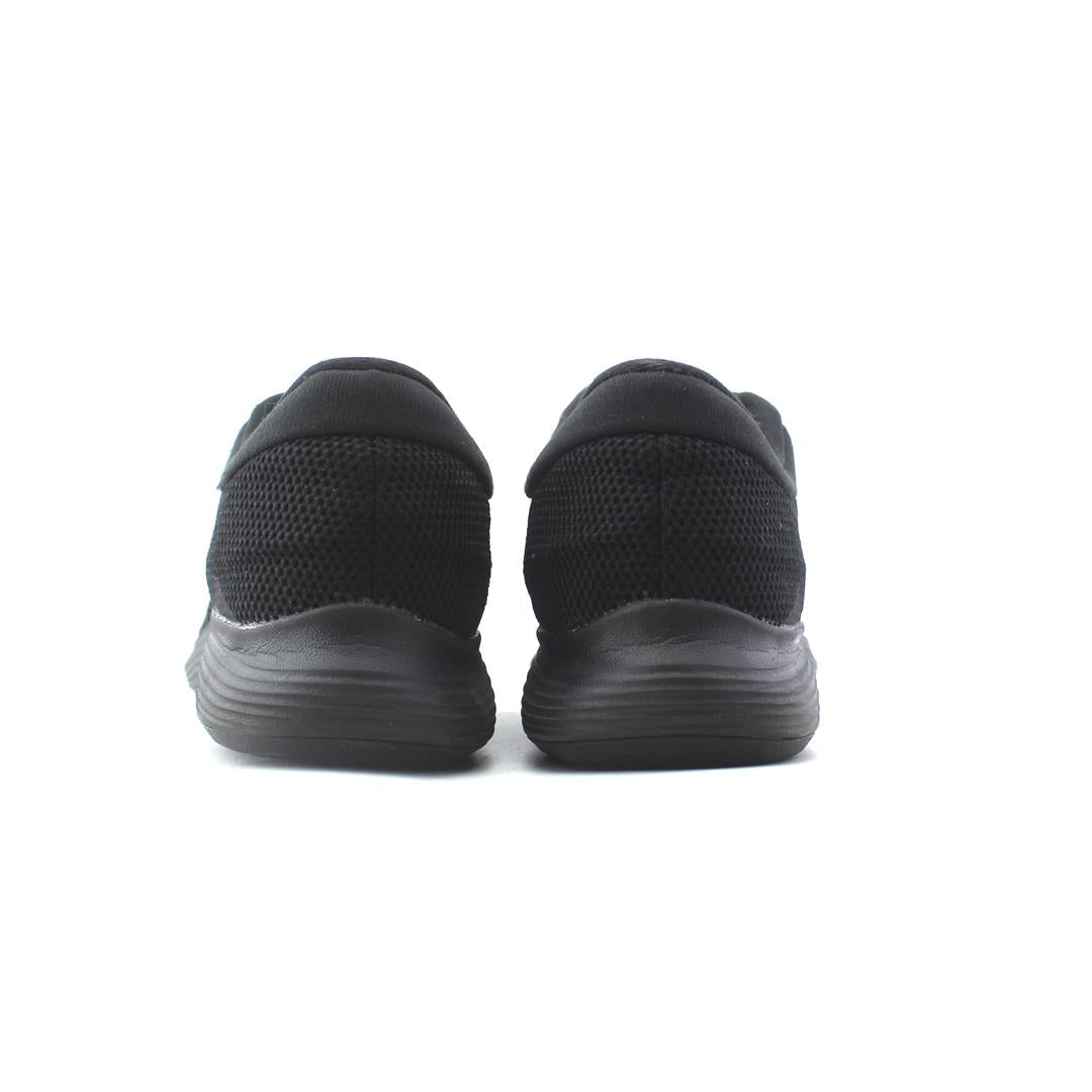 NIKE REVOLUTION 4