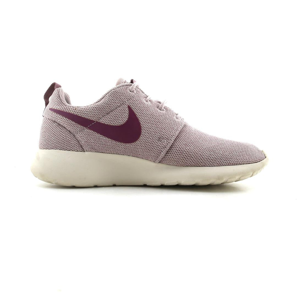 NIKE ROSHE ONE