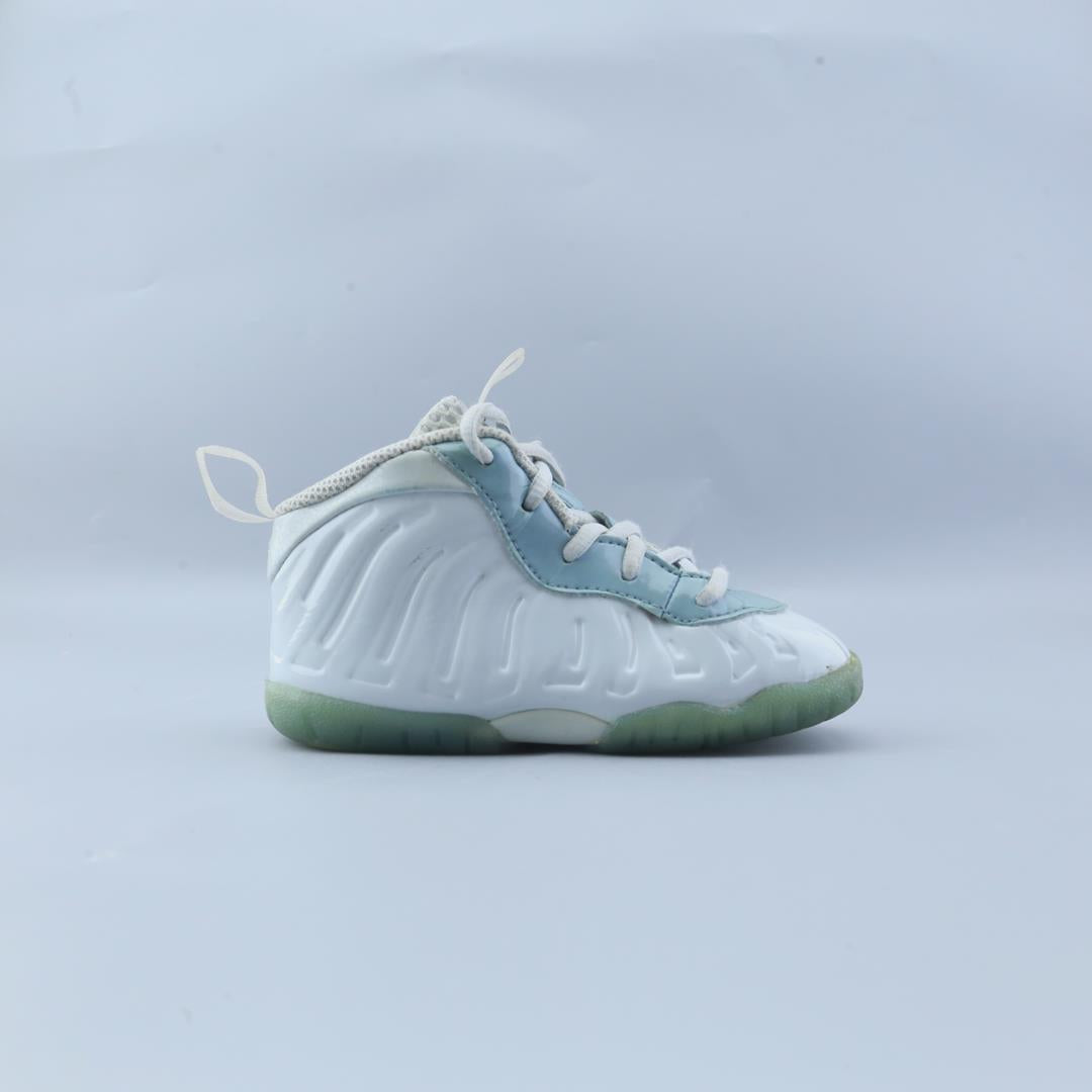 NIKE POSITE ONE