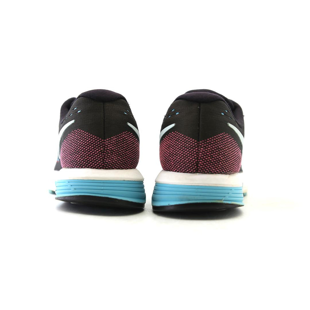 NIKE AIR ZOOM VOMERO 11