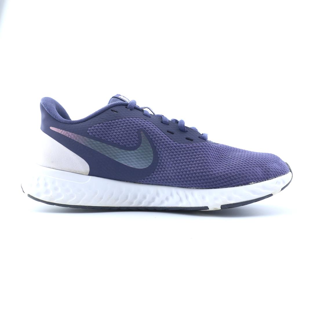 NIKE REVOLUTION 5