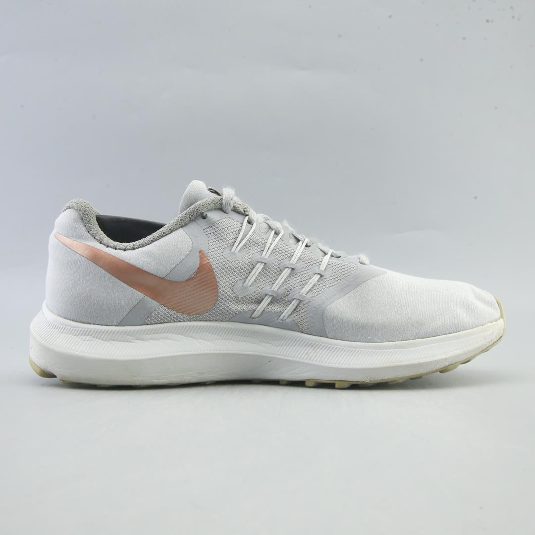 NIKE RUN SWIFT