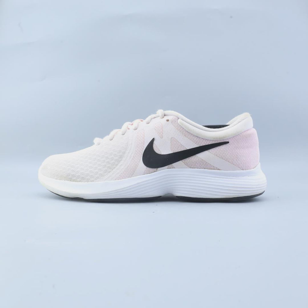 NIKE REVOLUTION 4