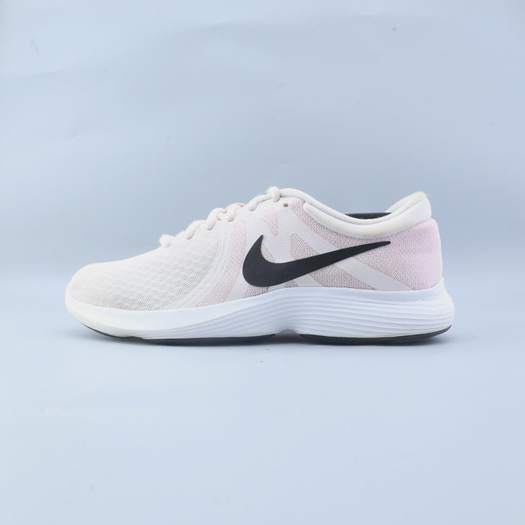 NIKE REVOLUTION 4