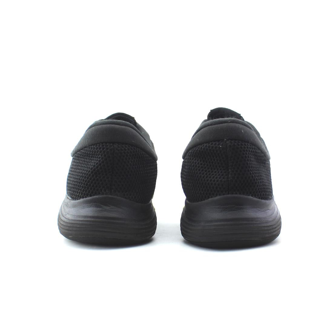 NIKE REVOLUTION 4