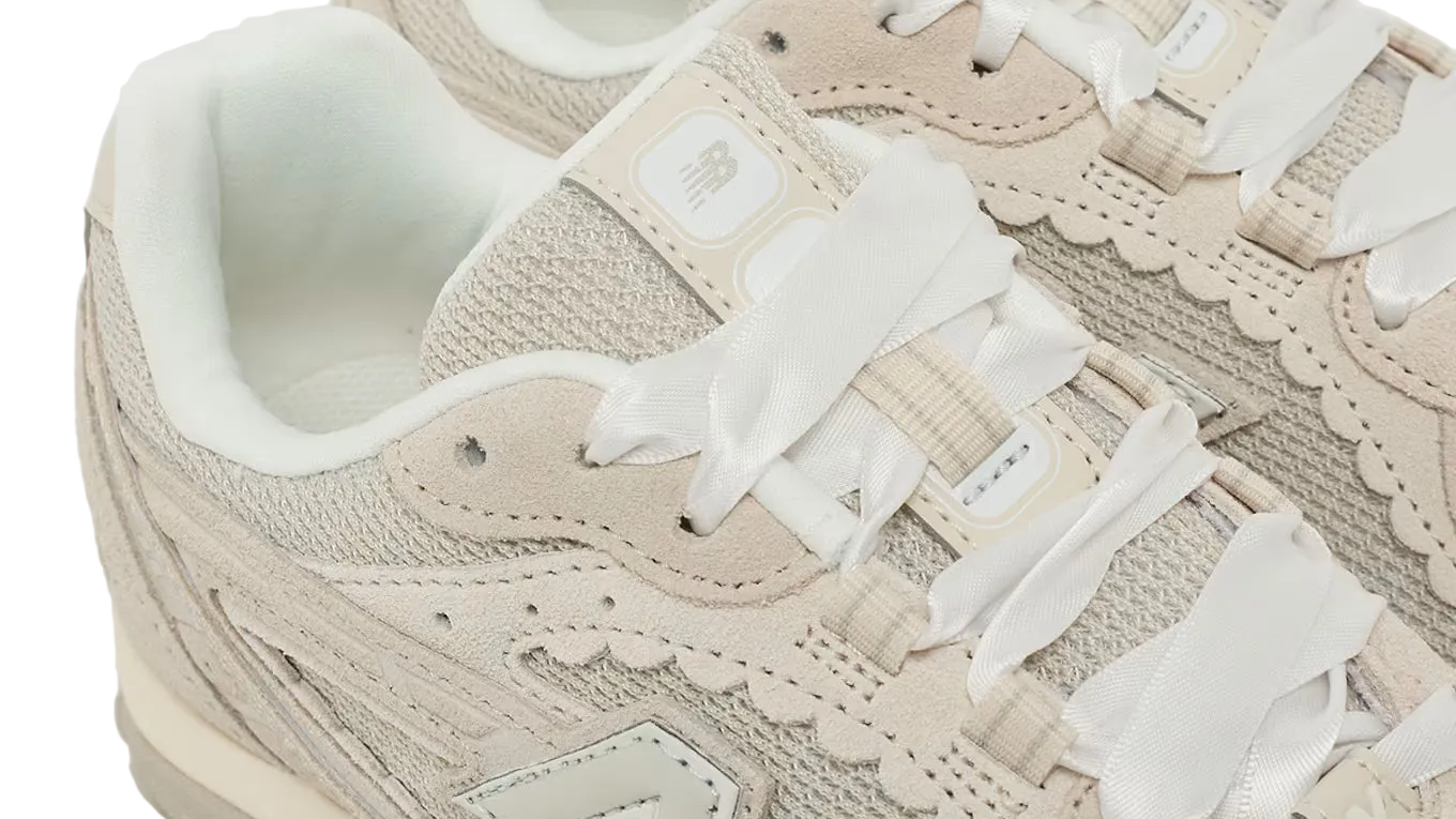 New Balance 204L Sea Salt Linen